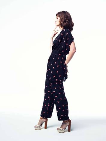 Lizzy Caplan Independent