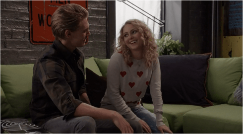 The Carrie Diaries heart sweater