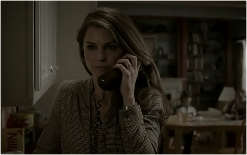 The Americans 2.02 Elizabeth phone