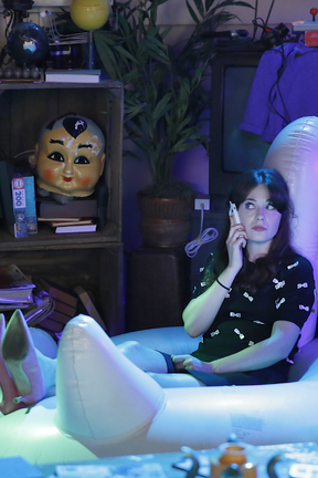 New Girl 4.02 Jess bow sweater