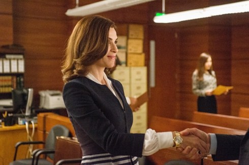 The Good Wife 6.01 Alicia handshake