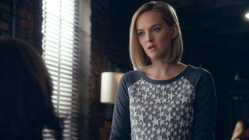 The Good Wife 6.01 Robyn star sweater