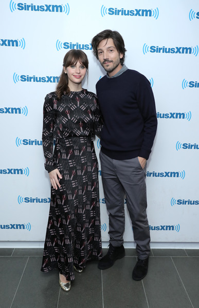 felicity-jones-and-diego-luna