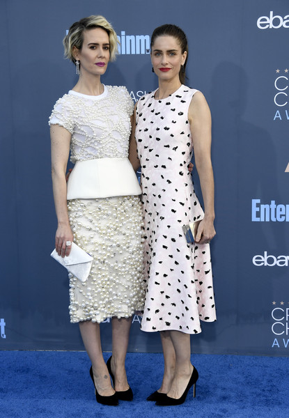 sarah-paulson-and-amanda-peet